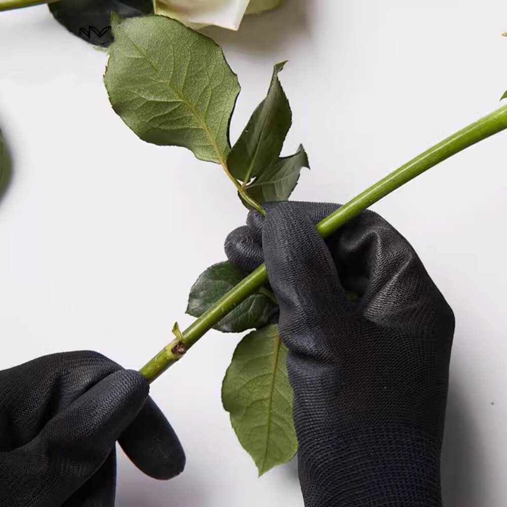 Protective Non-Slip and Wear-Resistant Florist Gloves with Nitrile Coating, M/L