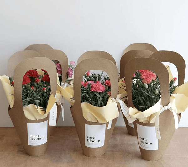 Whaline 6Pcs Paper Flower Bags with Metal Chain Bouquet Storage Bucket  Florist Bag Handbag Flower Bouquet Wrapping Basket Handbag for Wedding  Party